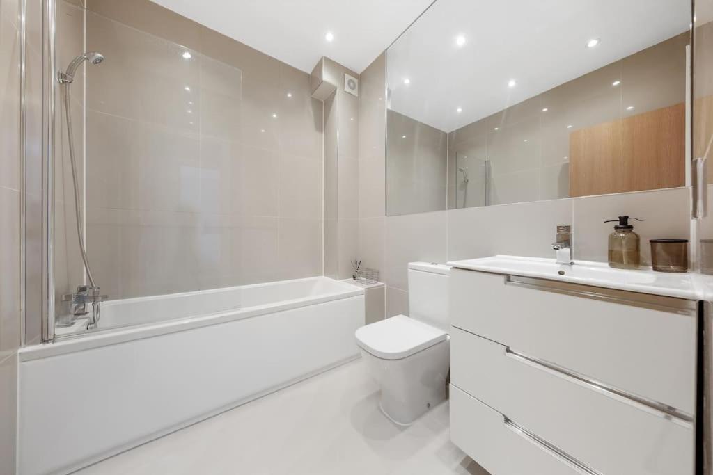 Pleasing 2Bed Flat 10Min To Wimbledon Tennis Court ロンドン エクステリア 写真