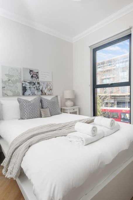 Pleasing 2Bed Flat 10Min To Wimbledon Tennis Court ロンドン エクステリア 写真